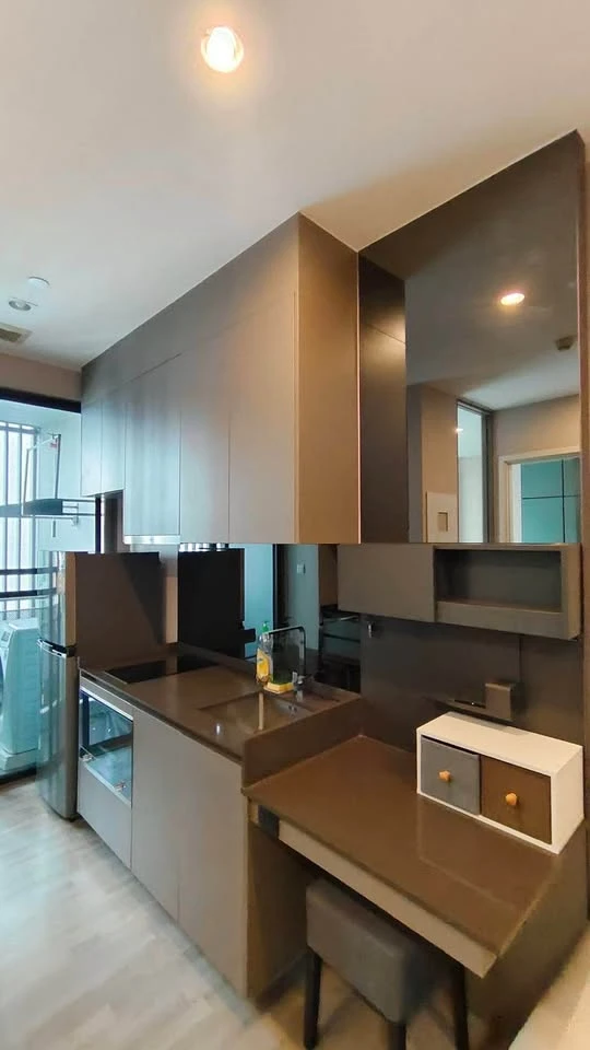 For rent: The Room Sukhumvit 69, room size 35 sq m, 16 floor, open view, beautiful room, not old, good quality furniture, must arrange.