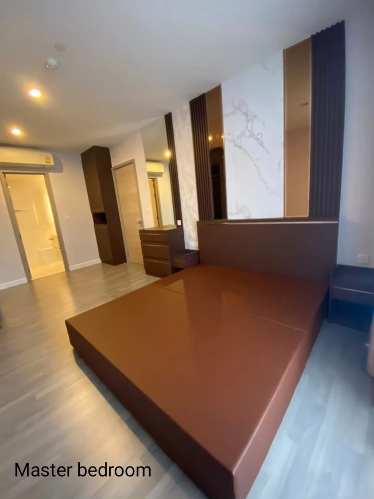 For rent: The Room Rama 4, spacious room, good usable space, complete furniture and electrical appliances. If you don't book, you'll miss out.
