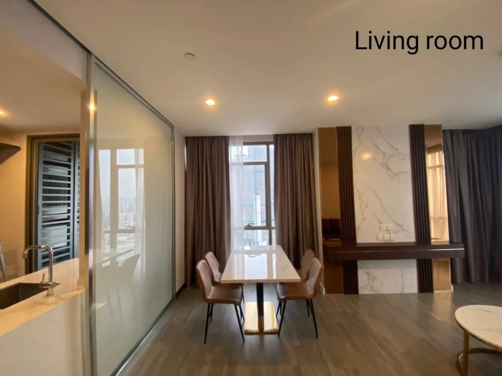 For rent: The Room Rama 4, spacious room, good usable space, complete furniture and electrical appliances. If you don't book, you'll miss out.