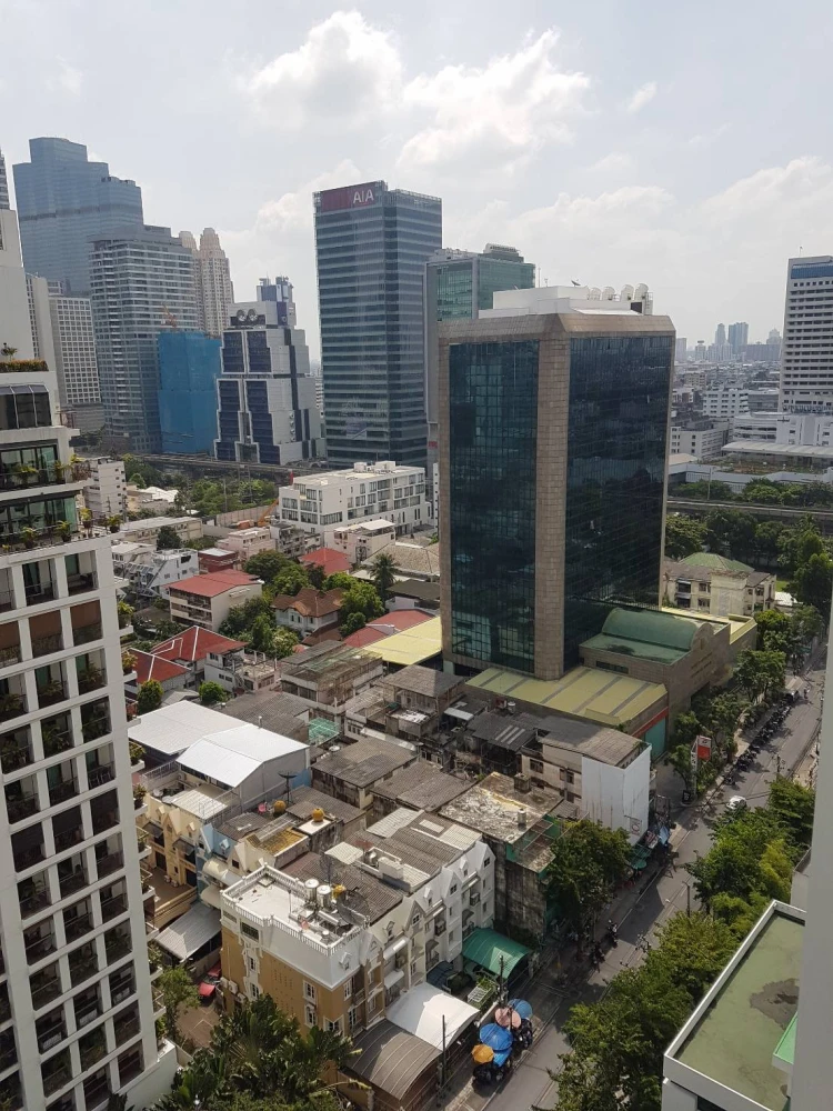 Condo for rent at The Room Sathorn, Pan Road. Located on the 20th floor, very high up, excellent ventilation, and stunning city views. Book now!