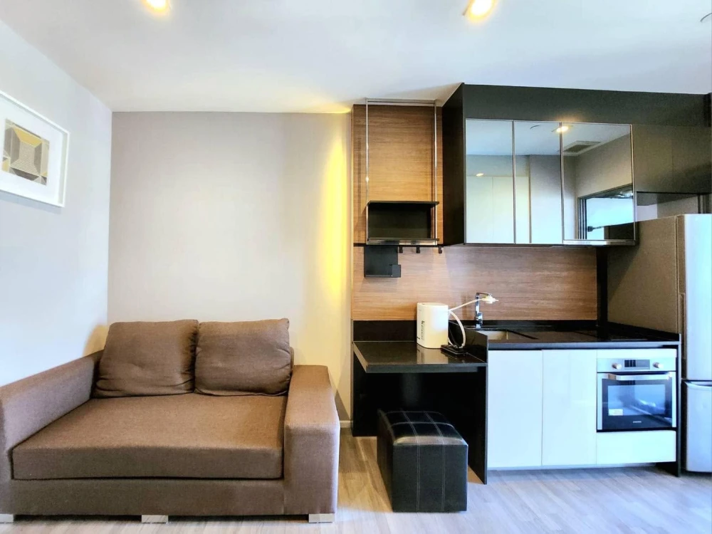 Condo for rent at The Room Sathorn-Saint Louis. Good community, clean and safe. Auspicious house number. Windows and balcony are unobstructed; you won