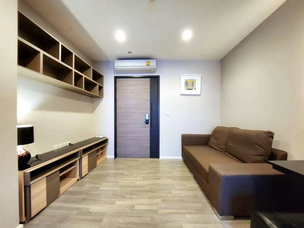 Condo for rent at The Room Sathorn-Saint Louis. Good community, clean and safe. Auspicious house number. Windows and balcony are unobstructed; you won