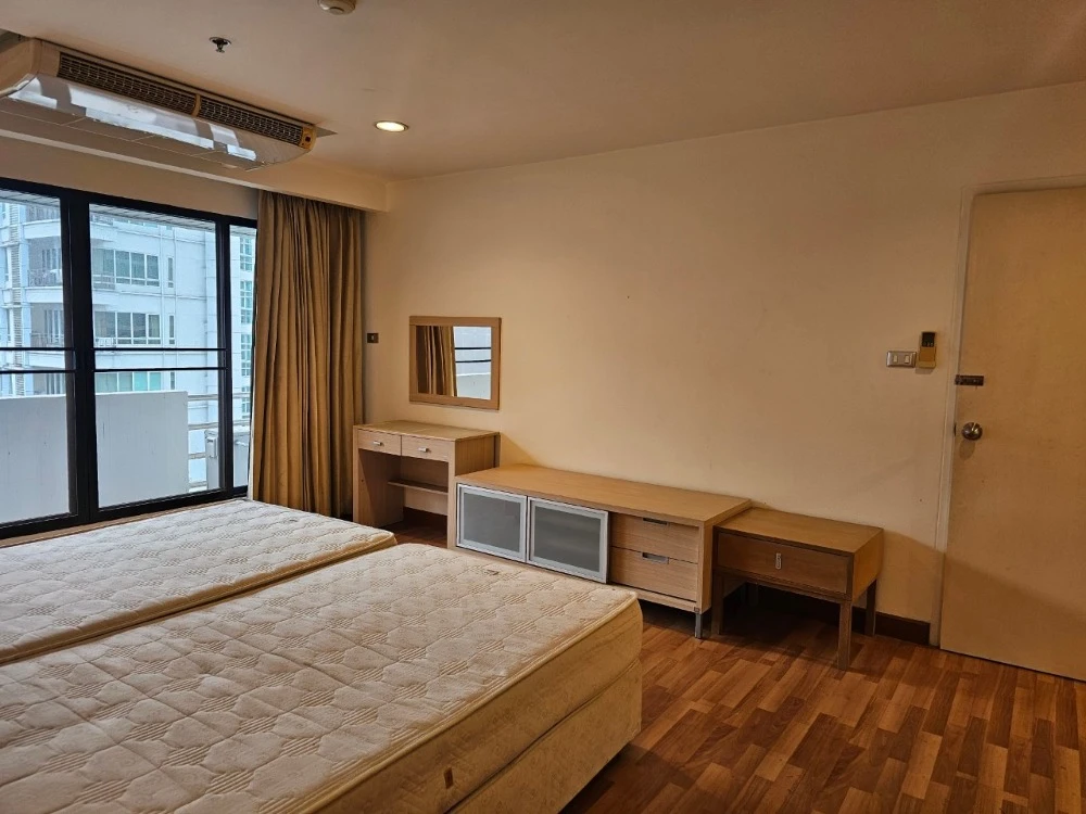 For rent: The Royal Place 2, 20th floor, fully furnished and equipped with appliances. Reserve now!