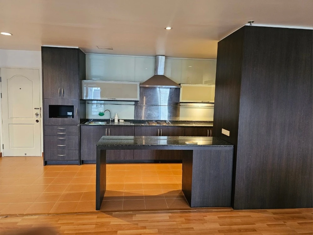 For rent: The Royal Place 2, 20th floor, fully furnished and equipped with appliances. Reserve now!
