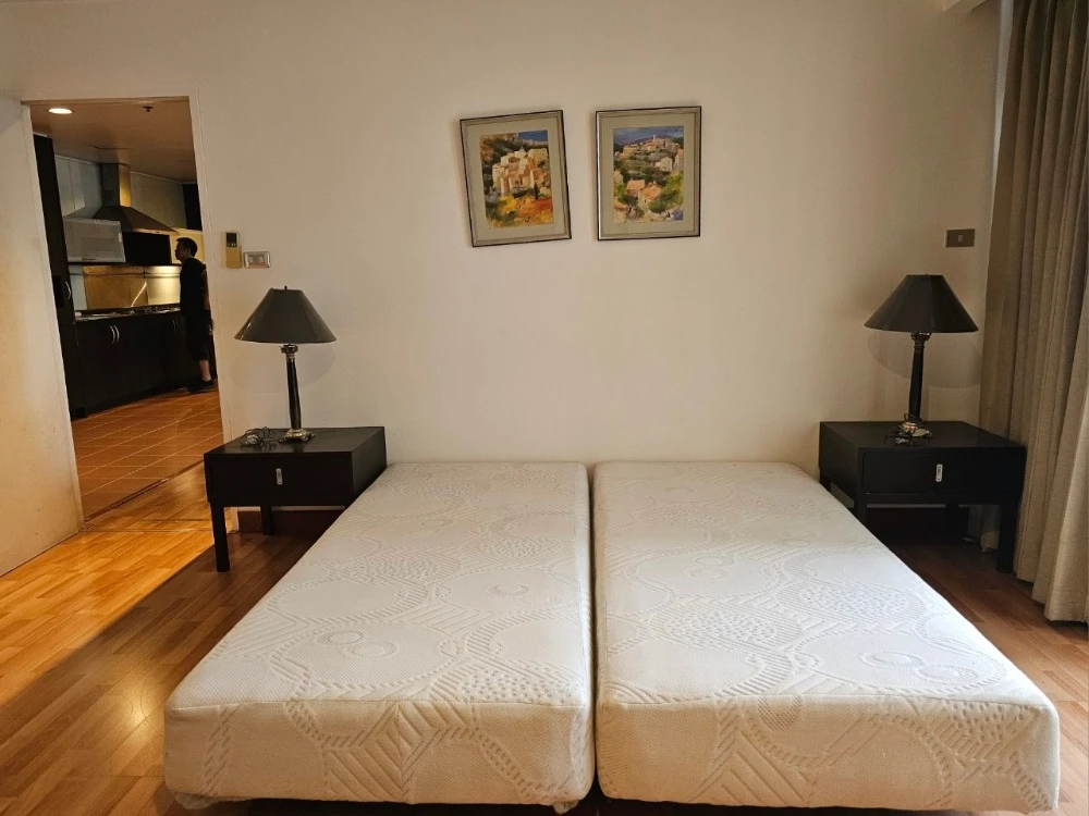 For rent: The Royal Place 2, 20th floor, fully furnished and equipped with appliances. Reserve now!