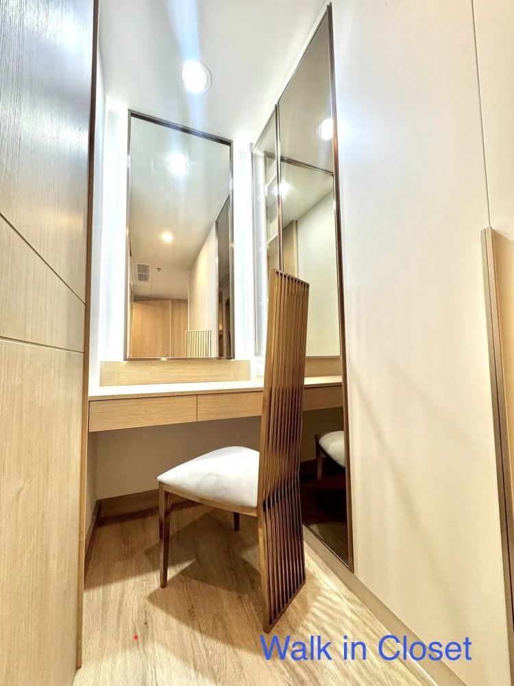 For rent: The Royal Saladaeng, 150 sq.m. spacious room with complete functionality and beautiful, comfortable decor.