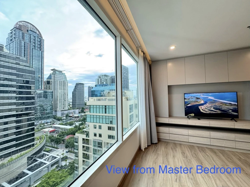For rent: The Royal Saladaeng, 150 sq.m. spacious room with complete functionality and beautiful, comfortable decor.
