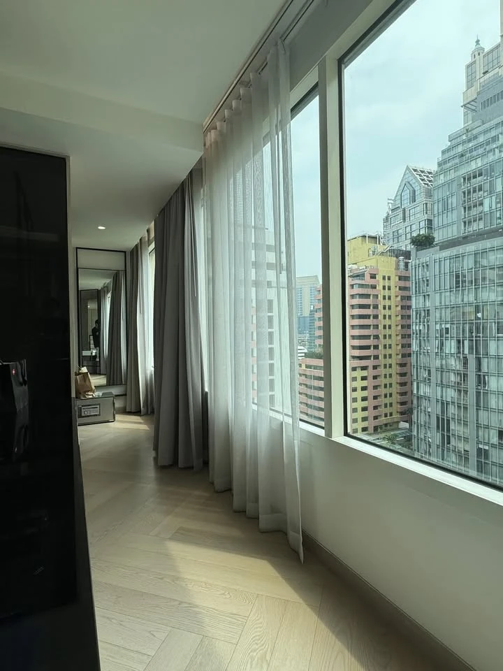 For rent: The Royal Saladaeng, very large room, well decorated, quality materials used, if you delay, you'll definitely miss out.