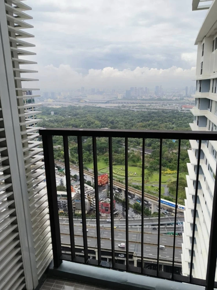 For rent: The Saint Residence, high floor room, spacious and comfortable. Reserve now.