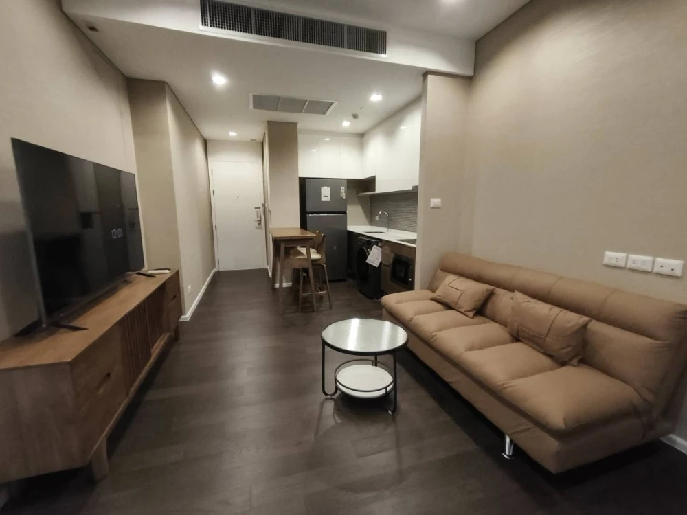 For rent: The Saint Residence, high floor room, spacious and comfortable. Reserve now.
