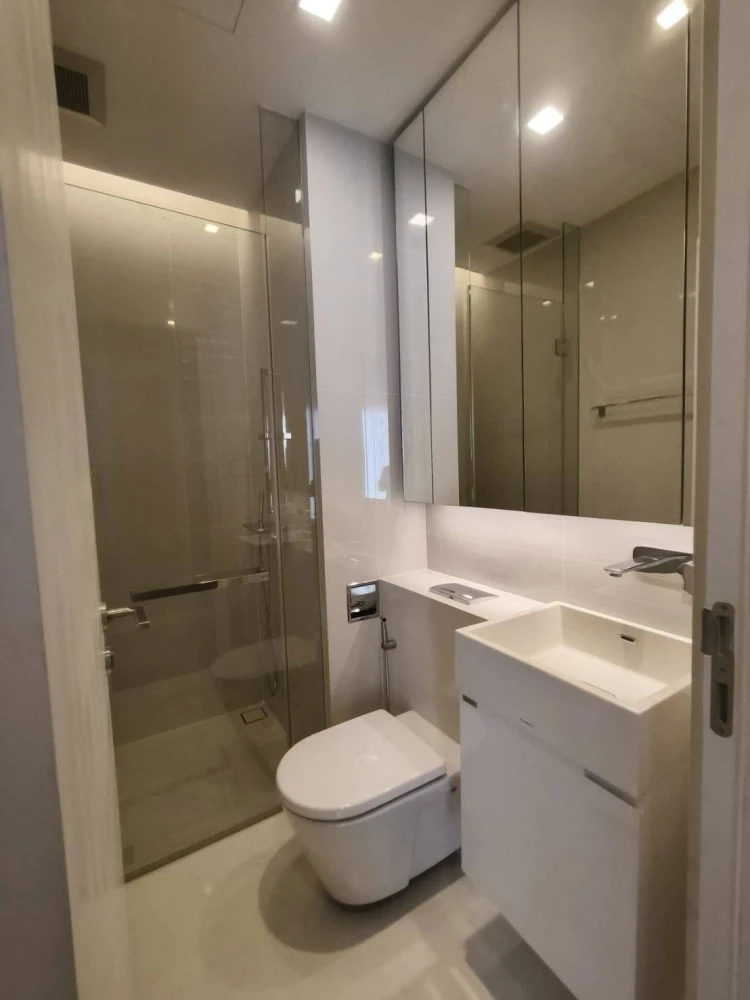 For rent: The Saint Residence, high floor room, spacious and comfortable. Reserve now.