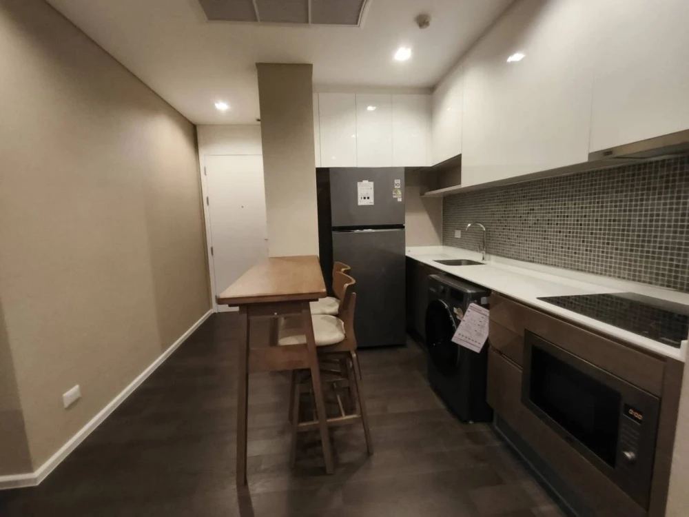 For rent: The Saint Residence, high floor room, spacious and comfortable. Reserve now.