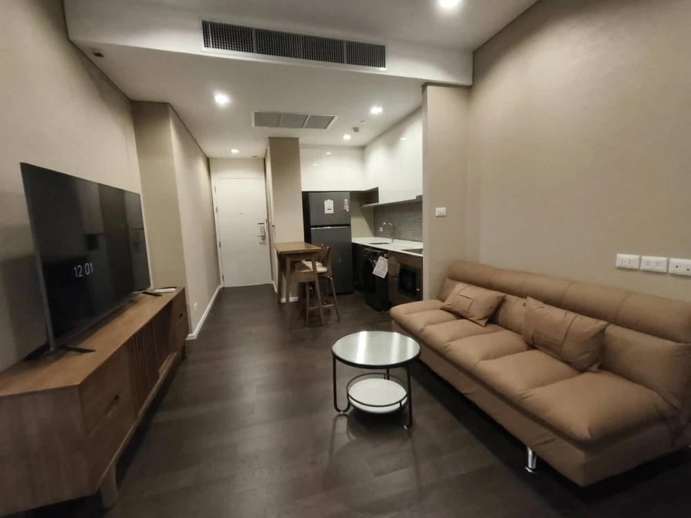 For rent: The Saint Residence, high floor room, spacious and comfortable. Reserve now.