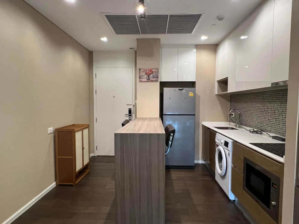 For rent: The Saint Residence, 2 bedrooms, 2 bathrooms, 26th floor (very high floor), with views of Chatuchak Park from both bedrooms. Grab it while y