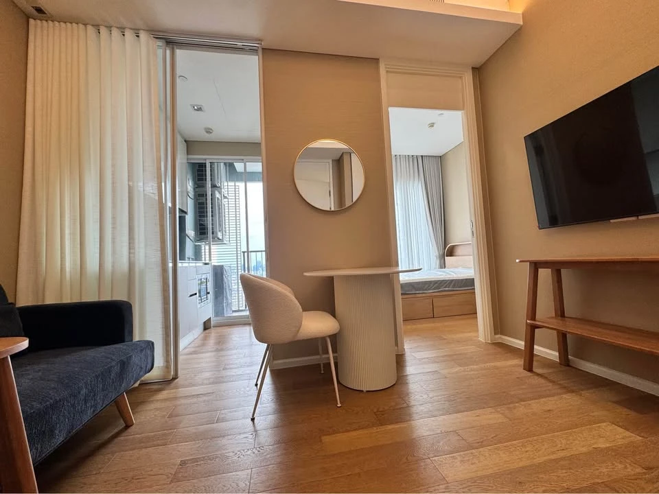For rent: The Saint Residences, 1 bedroom, 1 bathroom, decorated in a cool color scheme, fully furnished, beautiful view, reserve now!