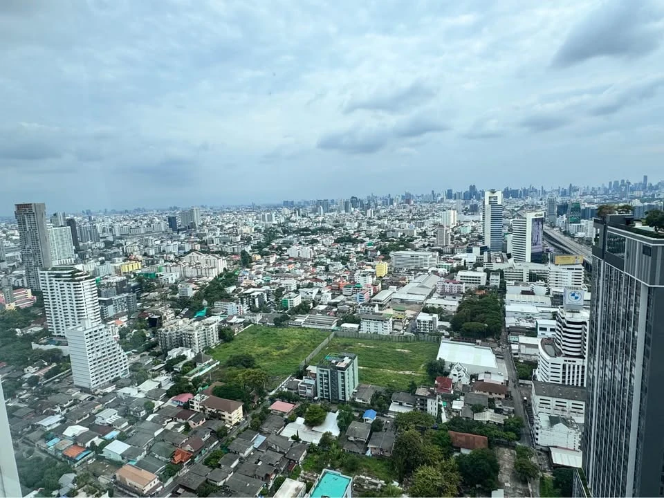 For rent: The Saint Residences, 1 bedroom, 1 bathroom, decorated in a cool color scheme, fully furnished, beautiful view, reserve now!