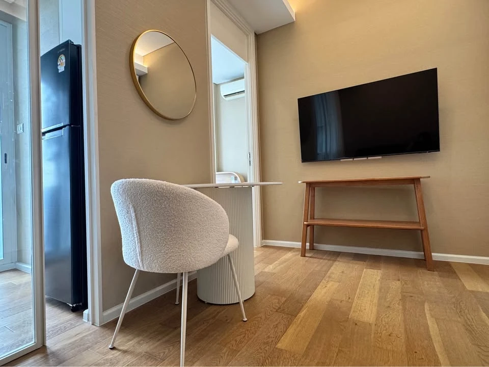 For rent: The Saint Residences, 1 bedroom, 1 bathroom, decorated in a cool color scheme, fully furnished, beautiful view, reserve now!