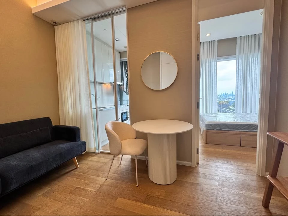 For rent: The Saint Residences, 1 bedroom, 1 bathroom, decorated in a cool color scheme, fully furnished, beautiful view, reserve now!