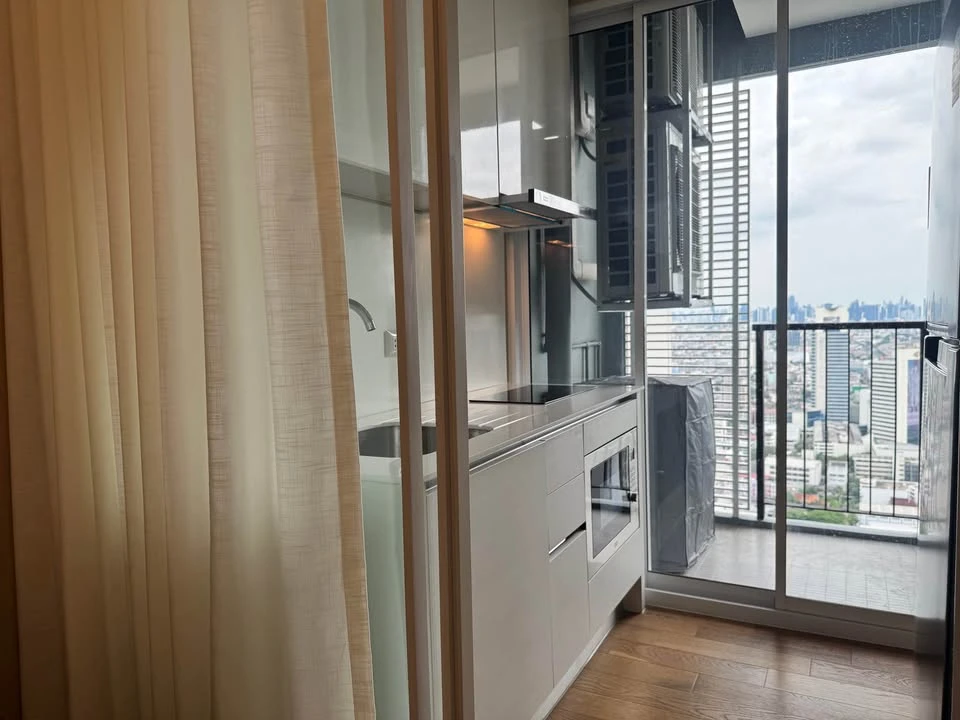 For rent: The Saint Residences, 1 bedroom, 1 bathroom, decorated in a cool color scheme, fully furnished, beautiful view, reserve now!