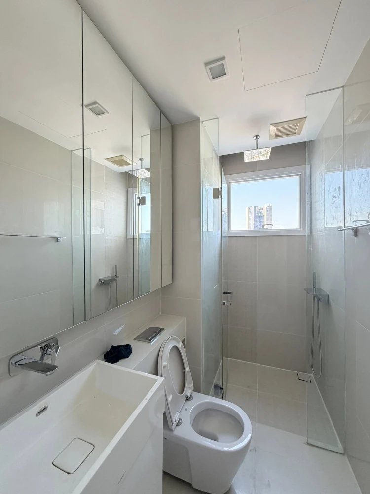 Luxury condo for rent at The Saint Residences. High floor (36th floor), north facing, quiet and not on the main road. Book now!