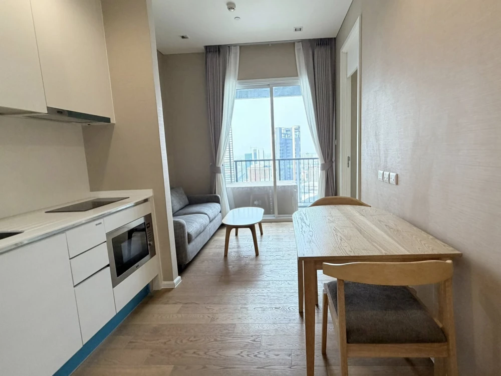 Luxury condo for rent at The Saint Residences. High floor (36th floor), north facing, quiet and not on the main road. Book now!