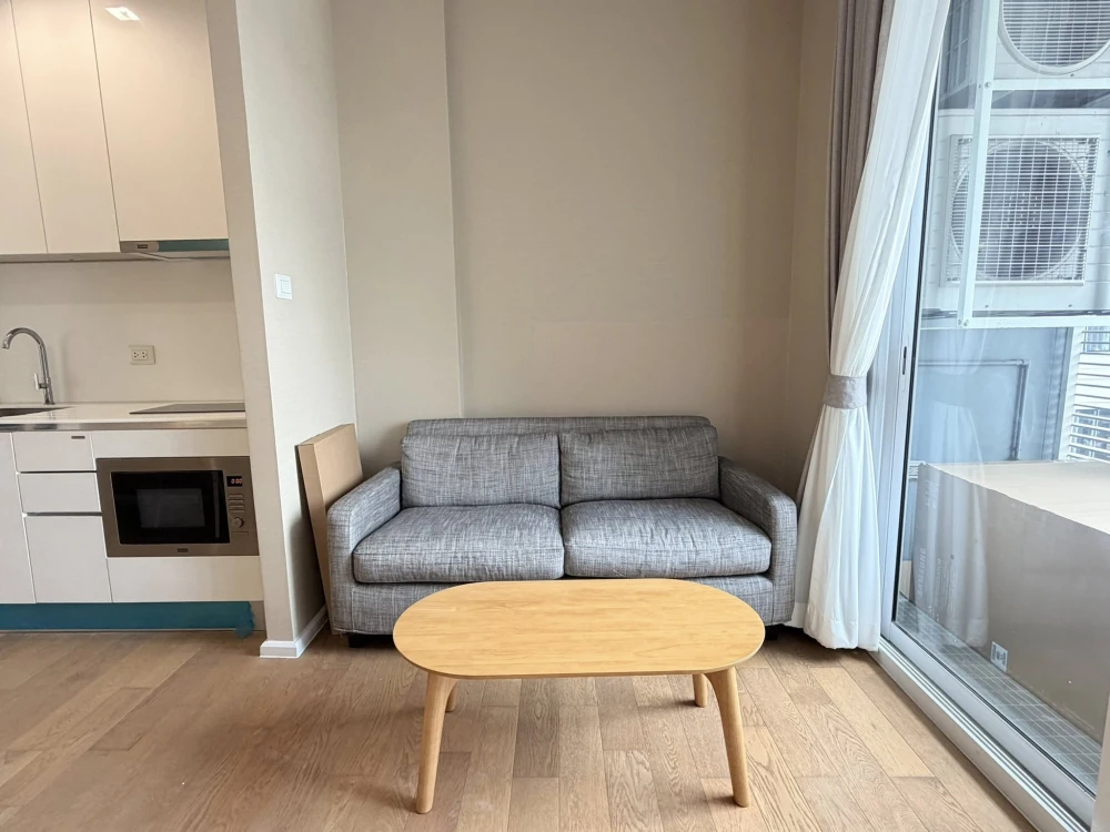 Luxury condo for rent at The Saint Residences. High floor (36th floor), north facing, quiet and not on the main road. Book now!