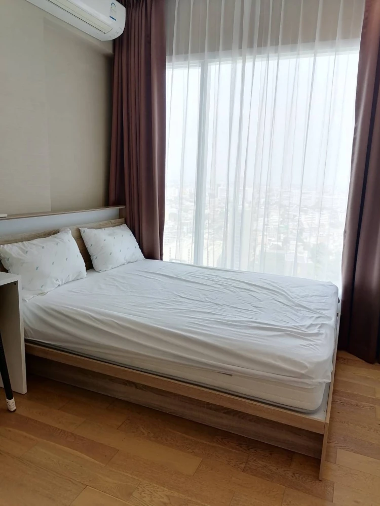 For rent: The Saint Residences, 28th floor, very high, great breeze, bright and comfortable room, worth living in, don't miss it.