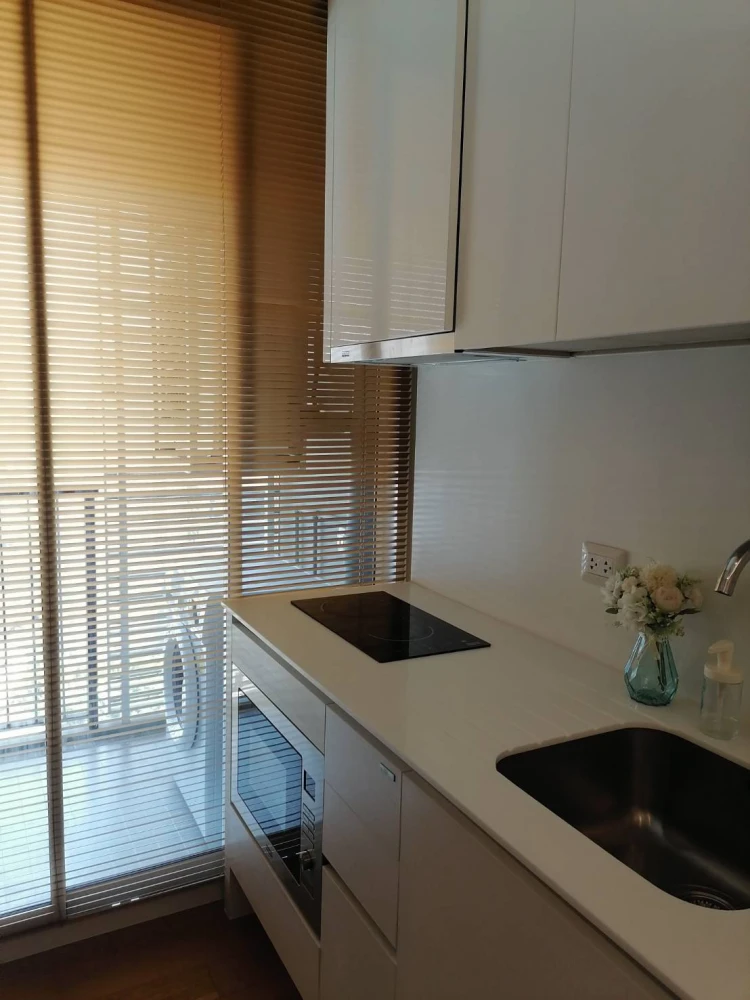For rent: The Saint Residences, 28th floor, very high, great breeze, bright and comfortable room, worth living in, don't miss it.