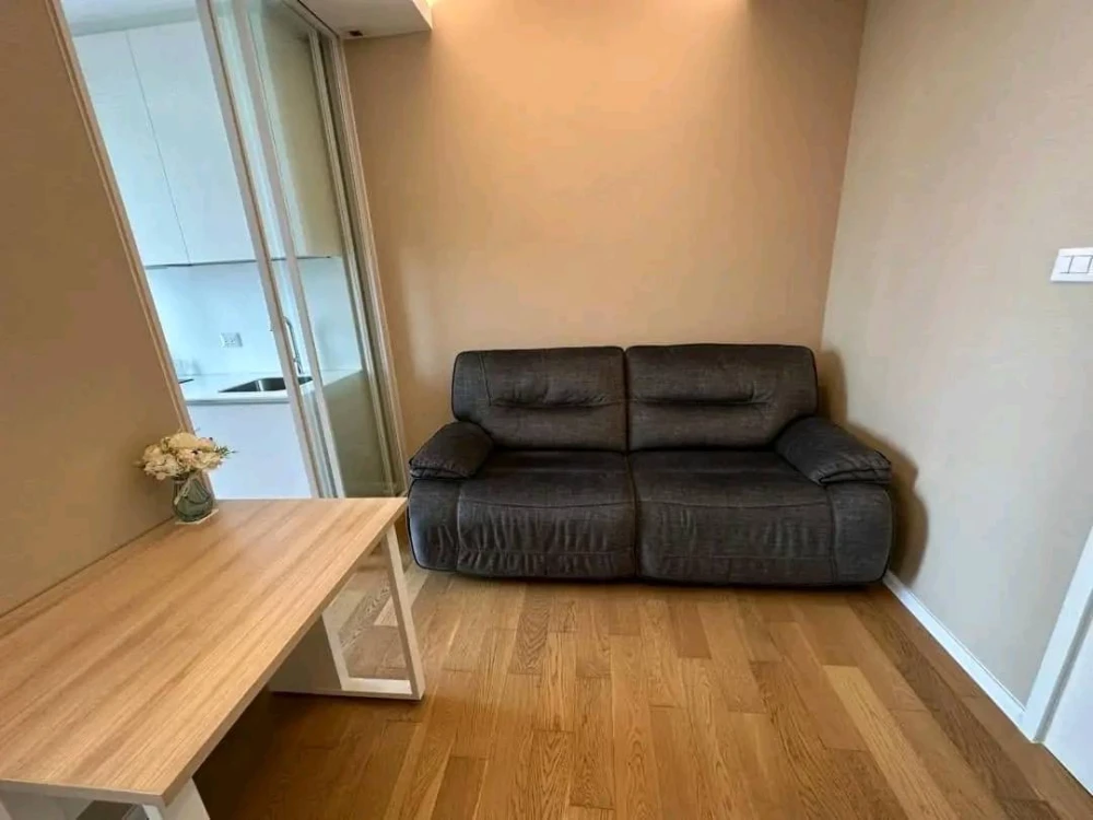 For rent: The Saint Residences, 28th floor, very high, great breeze, bright and comfortable room, worth living in, don't miss it.