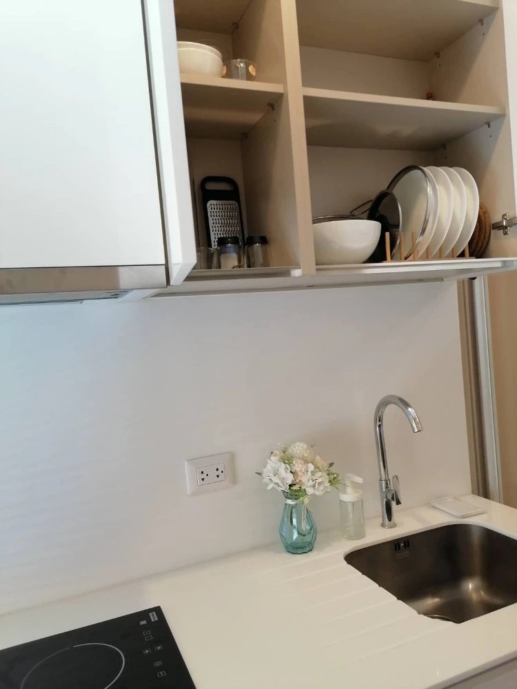 For rent: The Saint Residences, 28th floor, very high, great breeze, bright and comfortable room, worth living in, don't miss it.