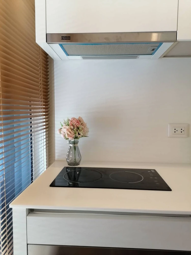For rent: The Saint Residences, 28th floor, very high, great breeze, bright and comfortable room, worth living in, don't miss it.