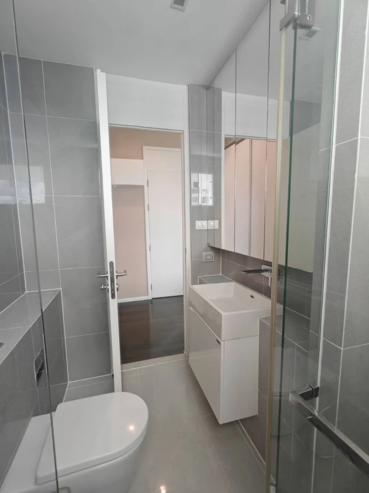 For Rent: The Saint Residences, 38th floor. Corner unit with a beautiful view, fully furnished, and inviting. Book now if interested!