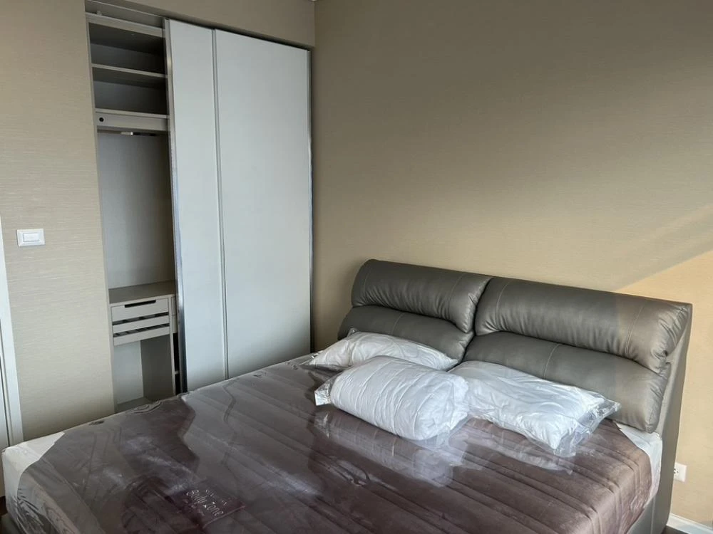 For rent: The Saint Residences, 39th floor, nice room, fully furnished, reserve now!