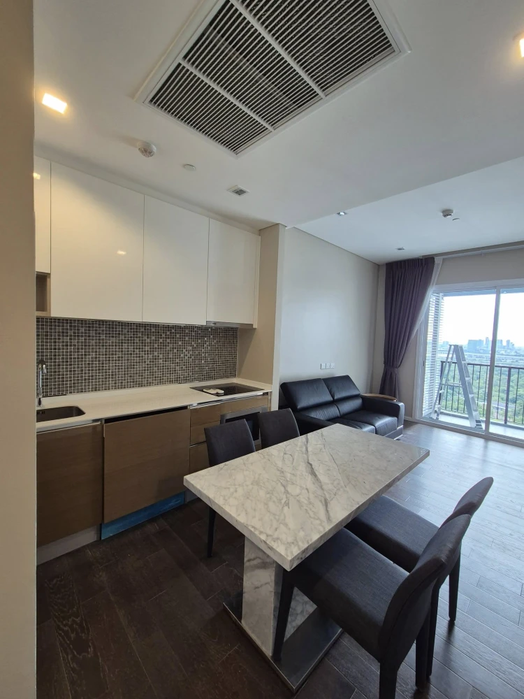 For rent: The Saint Residences, high floor (24th floor), full garden view, 2.9 meter high ceiling, airy, comfortable, reserve now.