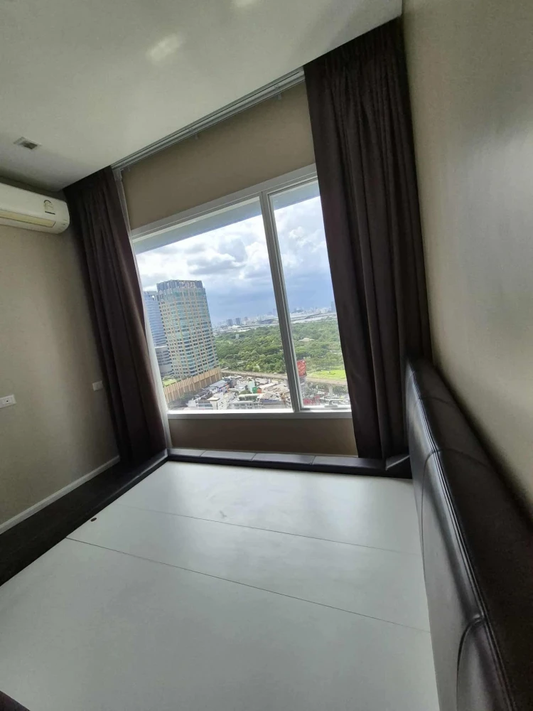 For rent: The Saint Residences, high floor (24th floor), full garden view, 2.9 meter high ceiling, airy, comfortable, reserve now.