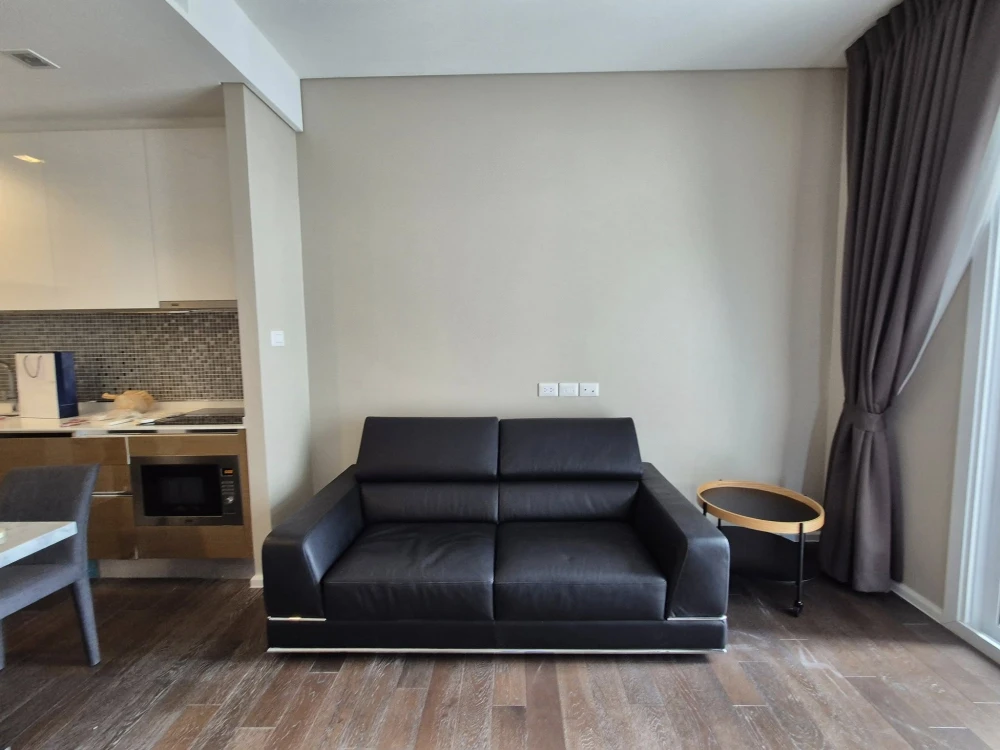 For rent: The Saint Residences, high floor (24th floor), full garden view, 2.9 meter high ceiling, airy, comfortable, reserve now.