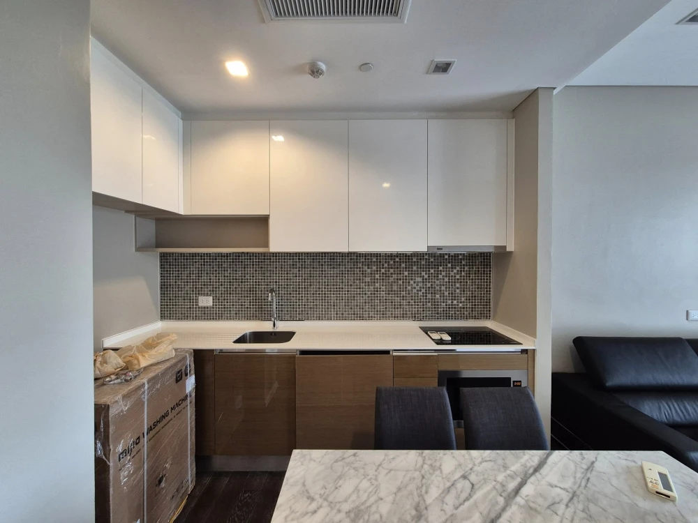 For rent: The Saint Residences, high floor (24th floor), full garden view, 2.9 meter high ceiling, airy, comfortable, reserve now.