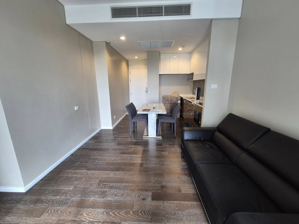 For rent: The Saint Residences, high floor (24th floor), full garden view, 2.9 meter high ceiling, airy, comfortable, reserve now.
