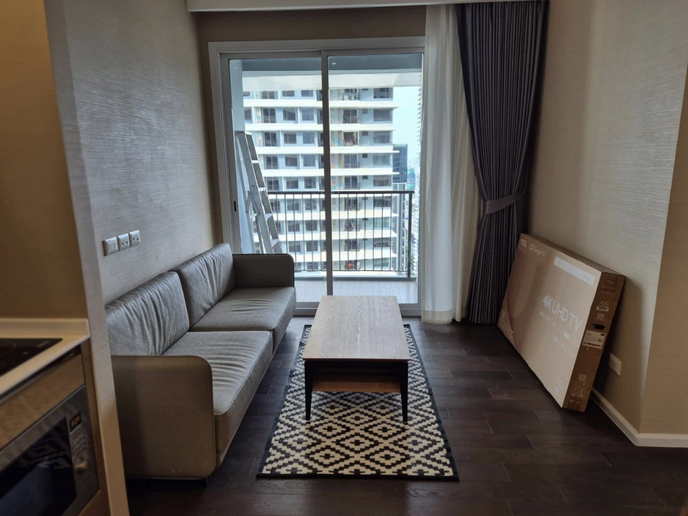 For rent: The Saint Residences, high floor, beautiful view, 2.9 meter high ceiling, airy, comfortable, hurry and reserve now!