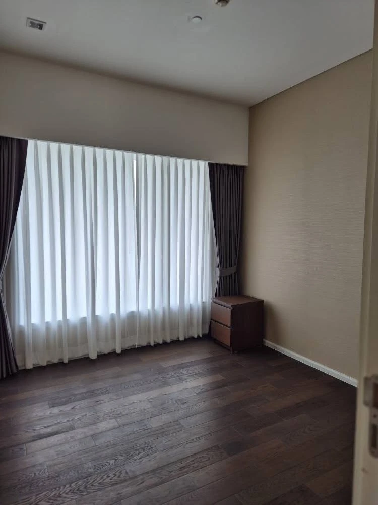 For rent: The Saint Residences, high floor, beautiful view, 2.9 meter high ceiling, airy, comfortable, hurry and reserve now!