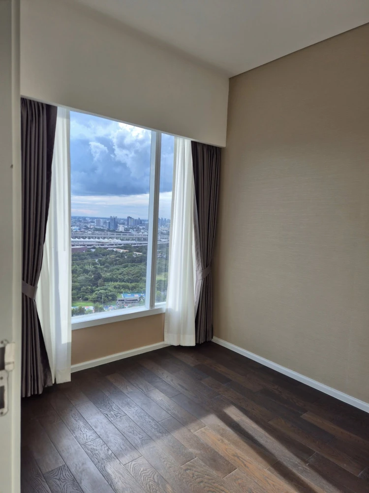 For rent: The Saint Residences, high floor, beautiful view, 2.9 meter high ceiling, airy, comfortable, hurry and reserve now!
