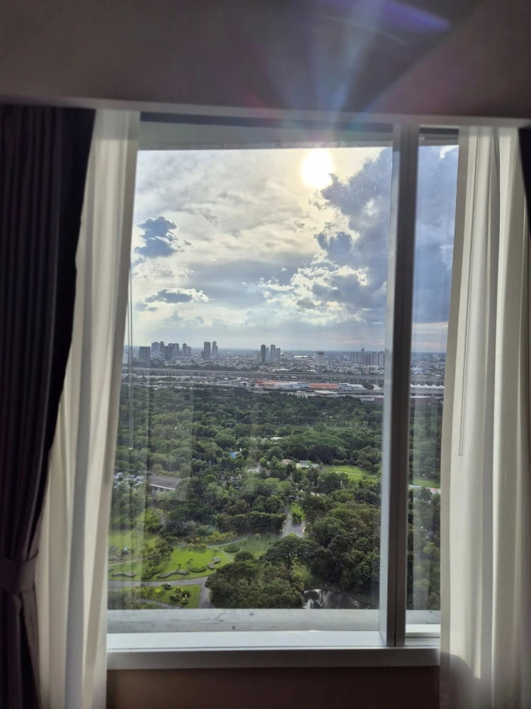 For rent: The Saint Residences, high floor, beautiful view, 2.9 meter high ceiling, airy, comfortable, hurry and reserve now!