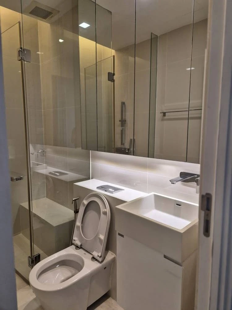 For rent: The Saint Residences, high floor, beautiful view, 2.9 meter high ceiling, airy, comfortable, hurry and reserve now!