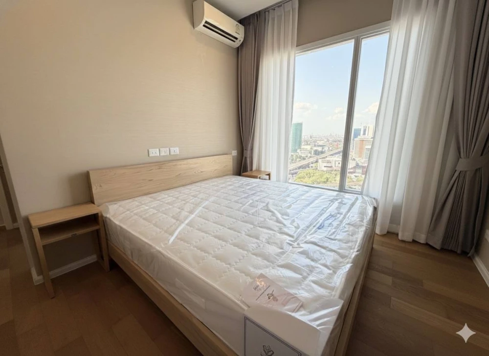 For rent: The Saint Residences, high floor (28th floor), north facing, fully furnished with high-quality appliances and furniture.