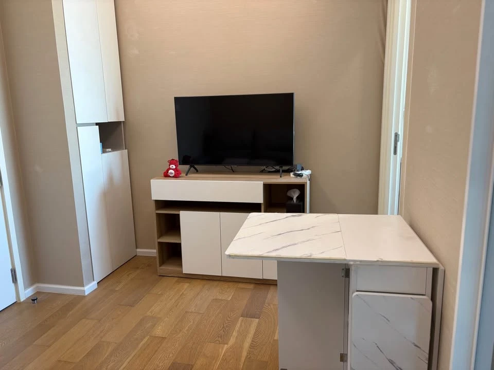 For rent: The Saint Residences. Nice room, fully furnished, beautiful Union Mall view, unblocked. Don't miss out!