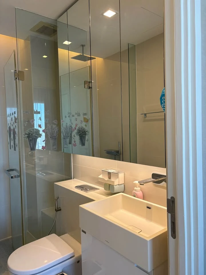 For rent: The Saint Residences. Nice room, fully furnished, beautiful Union Mall view, unblocked. Don't miss out!