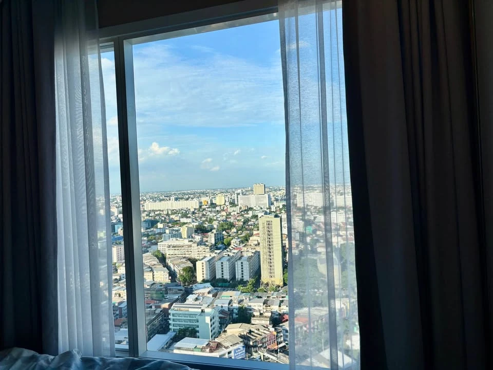 For rent: The Saint Residences. Nice room, fully furnished, beautiful Union Mall view, unblocked. Don't miss out!