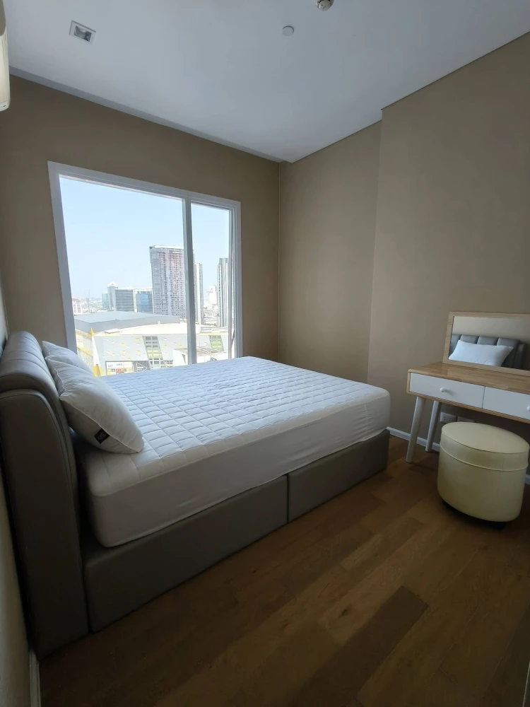 For rent: The Saint Residences, corner unit offering privacy, 20th floor, fully furnished. Book now!