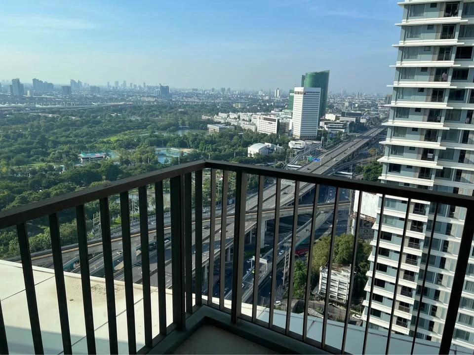 For rent: The Saint Residences, corner room with privacy, plenty of usable space, fully furnished, beautiful view, reserve now!