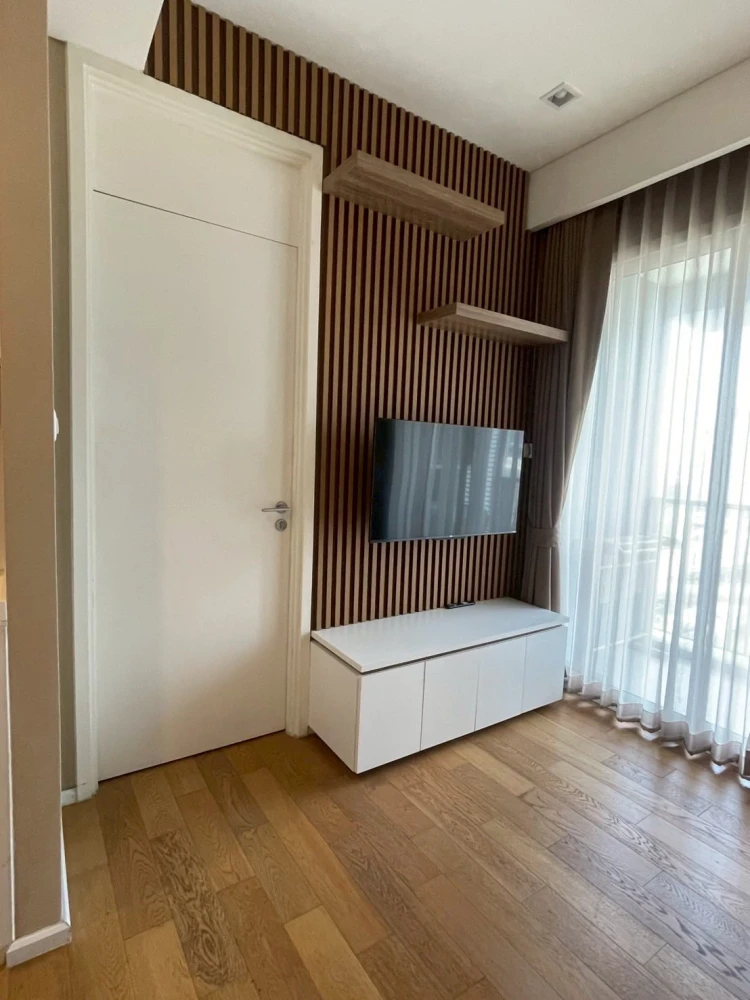 For rent: The Saint Residences, corner room, balcony facing the main road, view of the BTS. Book now and you won't be disappointed.